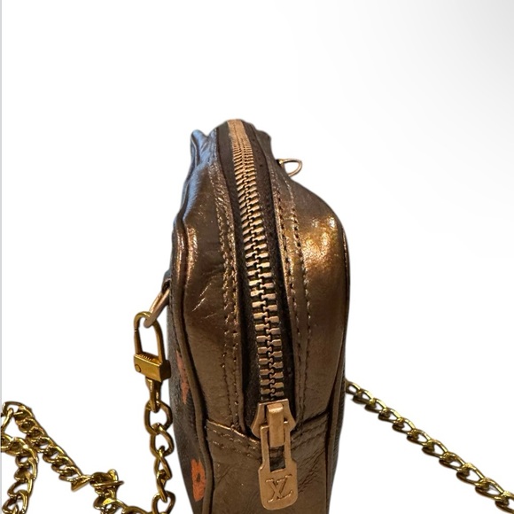 ❌-SOLD IN STORE ❌-Louis Vuitton Pochette Custom Painted Crossbody/Clutch - Picture 6 of 13